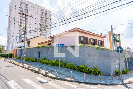 Casa à venda com 308m², 2 quartos e 5 vagasFachada