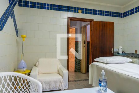 Casa à venda com 308m², 2 quartos e 5 vagasSala