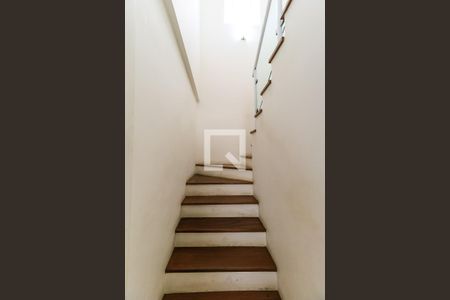 Casa à venda com 255m², 4 quartos e 3 vagasEscada