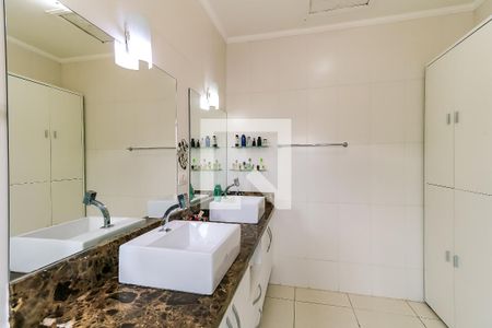 Casa à venda com 255m², 4 quartos e 3 vagasBanheiro da Suíte