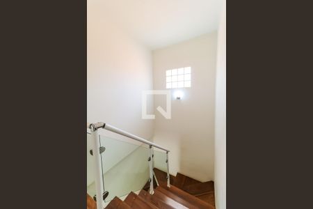 Casa à venda com 255m², 4 quartos e 3 vagasEscada