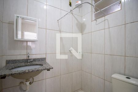 Banheiro de apartamento para alugar com 1 quarto, 27m² em Vargem Pequena, Rio de Janeiro