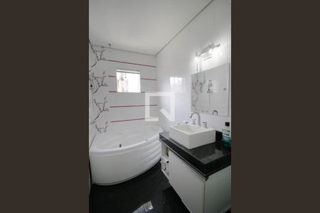 Casa para alugar com 110m², 2 quartos e 3 vagasBanheiro da Suíte