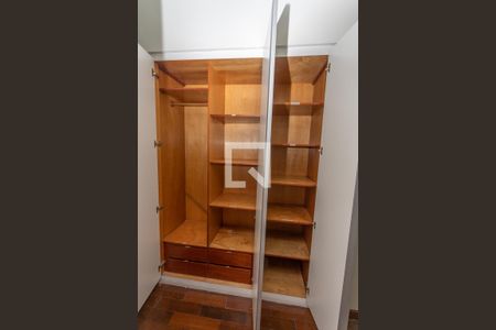 Apartamento à venda com 120m², 3 quartos e 2 vagasArmário no corredor 