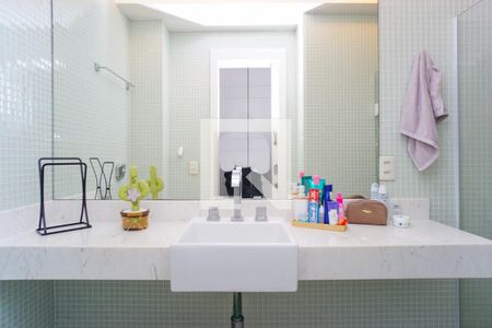 Apartamento à venda com 80m², 2 quartos e 1 vaga Apartamento à venda com 80m², 2 quartos e 1 vagaBanheiro Social