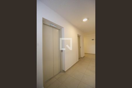 Apartamento para alugar com 28m², 1 quarto e sem vaga Apartamento para alugar com 28m², 1 quarto e sem vagaHall - Elevadores