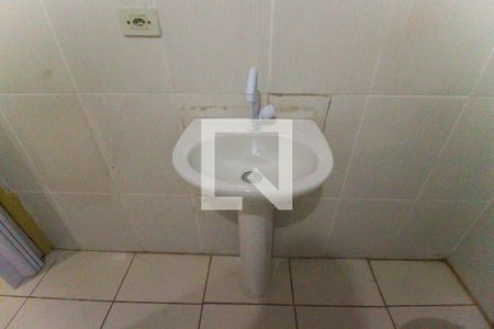 Casa para alugar com 75m², 3 quartos e sem vaga Casa para alugar com 75m², 3 quartos e sem vagaBanheiro de Serviço