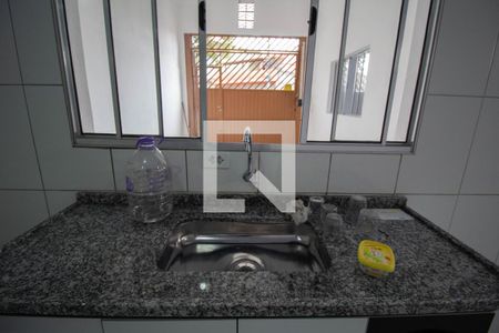 Pia de casa para alugar com 3 quartos, 100m² em Parque Cruzeiro do Sul, São Paulo