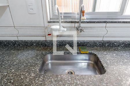 Casa à venda com 147m², 3 quartos e 2 vagas Casa à venda com 147m², 3 quartos e 2 vagasCozinha