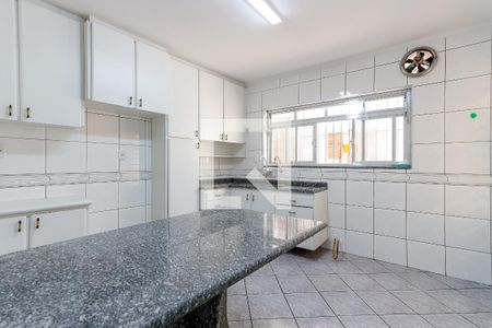 Casa à venda com 147m², 3 quartos e 2 vagas Casa à venda com 147m², 3 quartos e 2 vagasCozinha