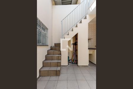 Casa à venda com 147m², 3 quartos e 2 vagas Casa à venda com 147m², 3 quartos e 2 vagasEscada Terraço