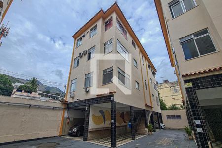 Apartamento à venda com 77m², 2 quartos e 1 vagaFachada