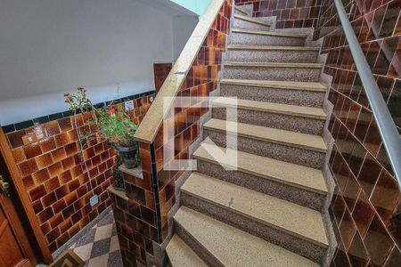 Apartamento à venda com 77m², 2 quartos e 1 vagaEscada