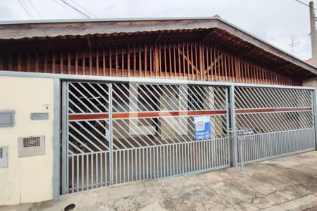 Casa para alugar com 40m², 1 quarto e 1 vaga Casa para alugar com 40m², 1 quarto e 1 vagaFachada