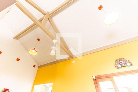 Casa à venda com 90m², 2 quartos e 2 vagasSala