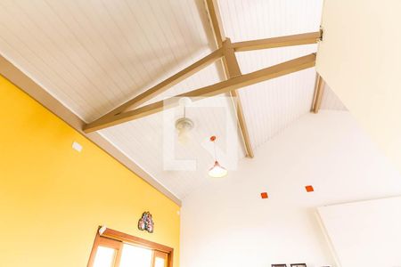 Casa à venda com 90m², 2 quartos e 2 vagasSala