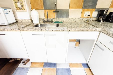 Casa à venda com 90m², 2 quartos e 2 vagasCozinha 