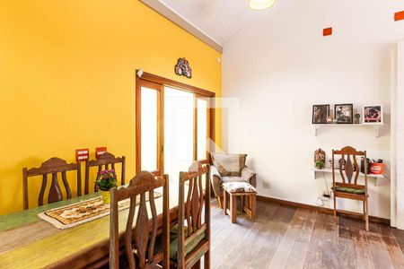 Casa à venda com 90m², 2 quartos e 2 vagasSala