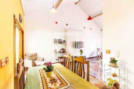 Casa à venda com 90m², 2 quartos e 2 vagasSala