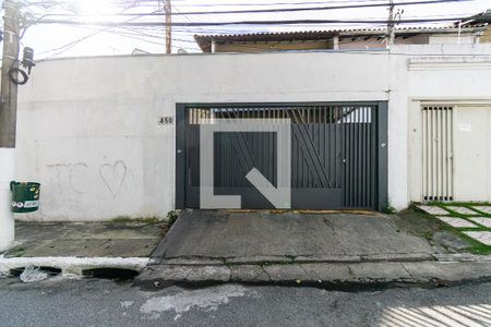 Casa à venda com 130m², 2 quartos e 2 vagas Casa à venda com 130m², 2 quartos e 2 vagasFachada