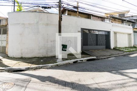 Casa à venda com 130m², 2 quartos e 2 vagas Casa à venda com 130m², 2 quartos e 2 vagasFachada