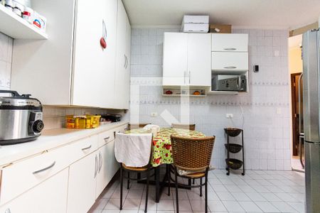 Casa à venda com 130m², 2 quartos e 2 vagas Casa à venda com 130m², 2 quartos e 2 vagasCozinha