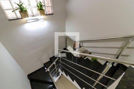 Escada de casa para alugar com 3 quartos, 150m² em Jardim Monte Kemel, São Paulo