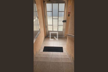 Apartamento à venda com 94m², 3 quartos e 2 vagas Apartamento à venda com 94m², 3 quartos e 2 vagasEscada