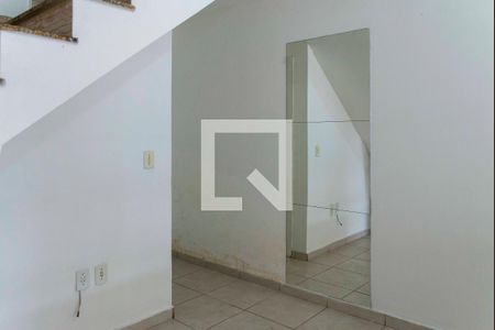 Casa de condomínio para alugar com 66m², 2 quartos e 1 vaga Casa de condomínio para alugar com 66m², 2 quartos e 1 vagaSala