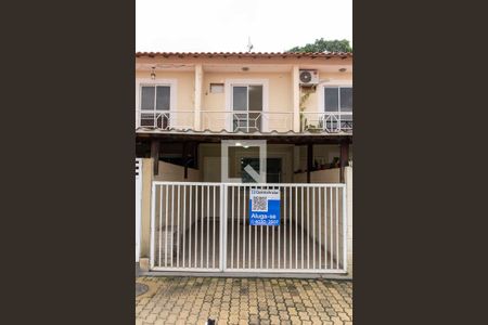 Casa de condomínio para alugar com 66m², 2 quartos e 1 vaga Casa de condomínio para alugar com 66m², 2 quartos e 1 vagaFachada