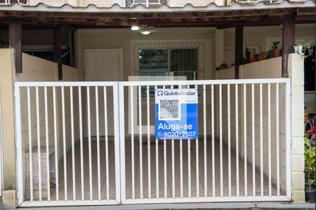 Casa de condomínio para alugar com 66m², 2 quartos e 1 vaga Casa de condomínio para alugar com 66m², 2 quartos e 1 vagaFachada
