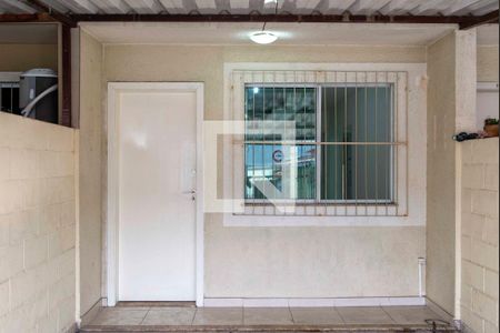 Casa de condomínio para alugar com 66m², 2 quartos e 1 vaga Casa de condomínio para alugar com 66m², 2 quartos e 1 vagaFachada
