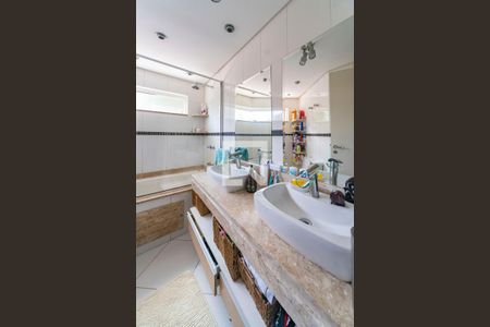 Casa à venda com 275m², 3 quartos e 5 vagas Casa à venda com 275m², 3 quartos e 5 vagasBanheiro do Quarto 1