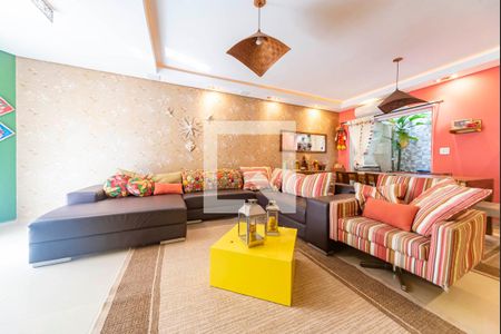 Casa à venda com 275m², 3 quartos e 5 vagas Casa à venda com 275m², 3 quartos e 5 vagasSala