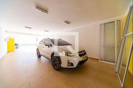 Casa à venda com 275m², 3 quartos e 5 vagas Casa à venda com 275m², 3 quartos e 5 vagasGaragem