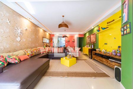 Casa à venda com 275m², 3 quartos e 5 vagas Casa à venda com 275m², 3 quartos e 5 vagasSala