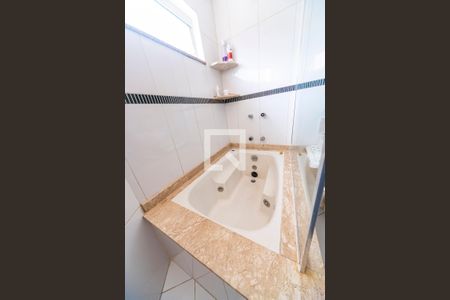 Casa à venda com 275m², 3 quartos e 5 vagas Casa à venda com 275m², 3 quartos e 5 vagasBanheiras