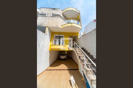 Casa à venda com 275m², 3 quartos e 5 vagas Casa à venda com 275m², 3 quartos e 5 vagasFachada e Entrada