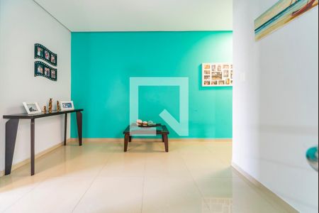 Casa à venda com 275m², 3 quartos e 5 vagas Casa à venda com 275m², 3 quartos e 5 vagasHall da Escada