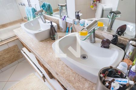 Casa à venda com 275m², 3 quartos e 5 vagas Casa à venda com 275m², 3 quartos e 5 vagasPias