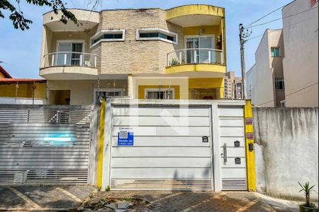 Casa à venda com 275m², 3 quartos e 5 vagas Casa à venda com 275m², 3 quartos e 5 vagasFachada