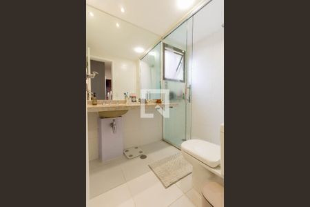 Apartamento à venda com 108m², 3 quartos e 2 vagasBanheiro da Suíte 1