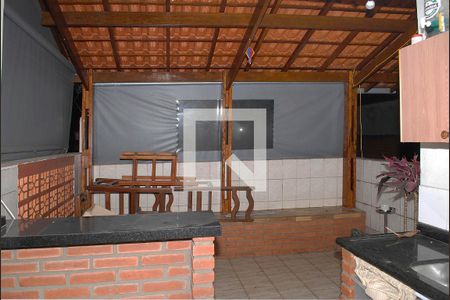 Casa à venda com 170m², 3 quartos e 2 vagasÁrea Comum - Churrasqueira