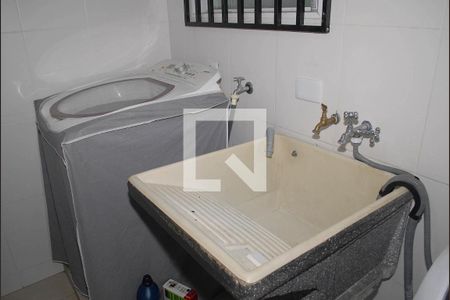 Casa à venda com 170m², 3 quartos e 2 vagasÁrea de Serviço