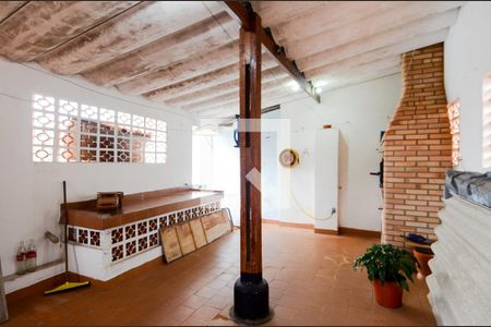 Casa à venda com 220m², 3 quartos e 2 vagasVaranda