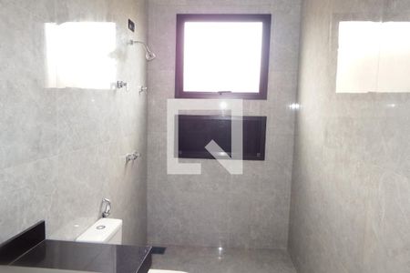 Casa de condomínio para alugar com 360m², 5 quartos e 6 vagasBanheiro da Suíte 02