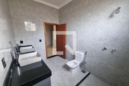 Casa de condomínio para alugar com 360m², 5 quartos e 6 vagasBanheiro da Suíte Master