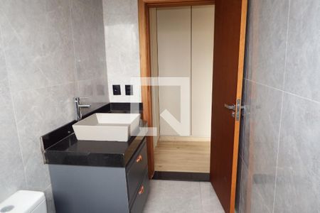 Casa de condomínio para alugar com 360m², 5 quartos e 6 vagasBanheiro da Suíte 03