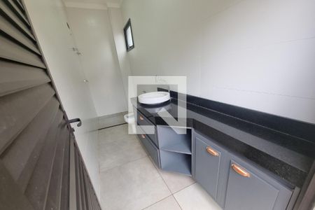 Casa de condomínio para alugar com 360m², 5 quartos e 6 vagasBanheiro Externo