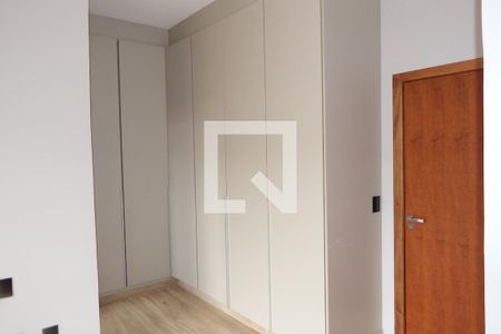 Casa de condomínio para alugar com 360m², 5 quartos e 6 vagasDormitório Suíte 03